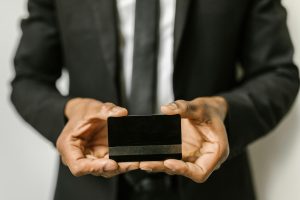 Análise de crédito estratégica: por que consultar restritivos já não é suficiente